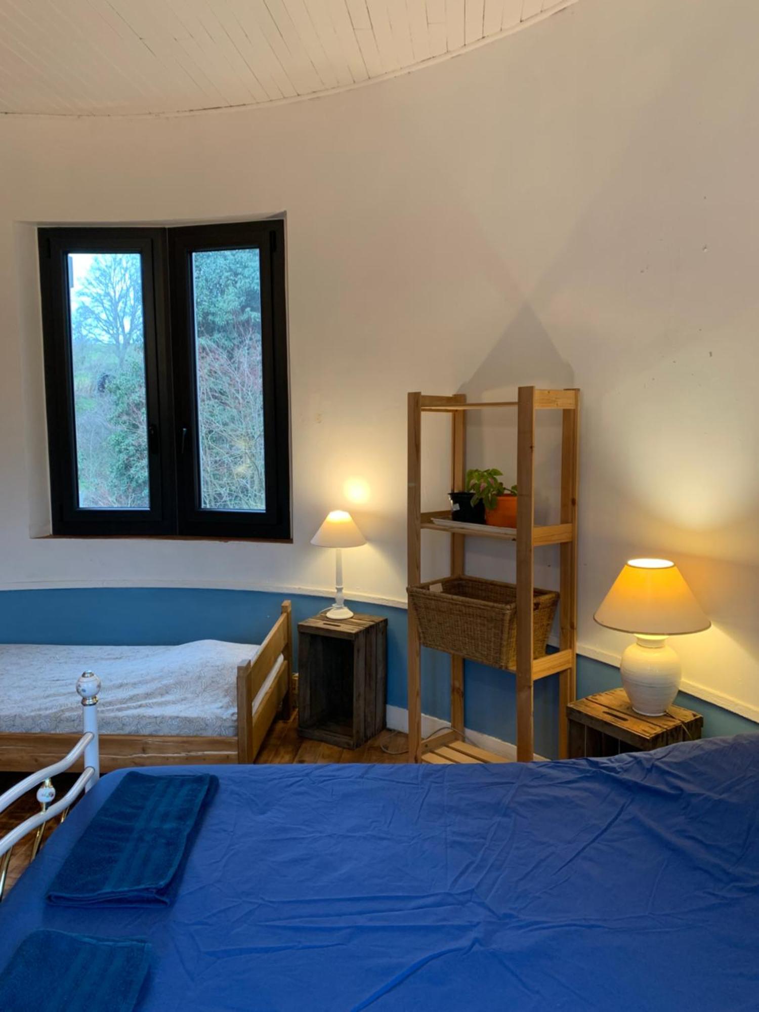 Les Favouilles - Gite & Chambres D Hotes Dauphin Værelse billede