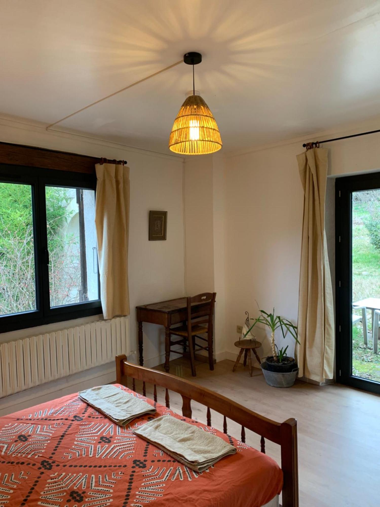Les Favouilles - Gite & Chambres D Hotes Dauphin Værelse billede